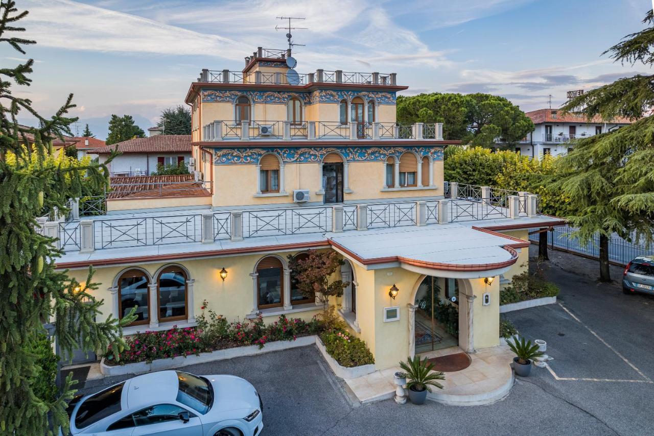 Hotel Gardenia Sirmione Kültér fotó